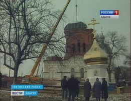 На Свято-Ильинском храме в станице Дондуковской установили главный купол и крест